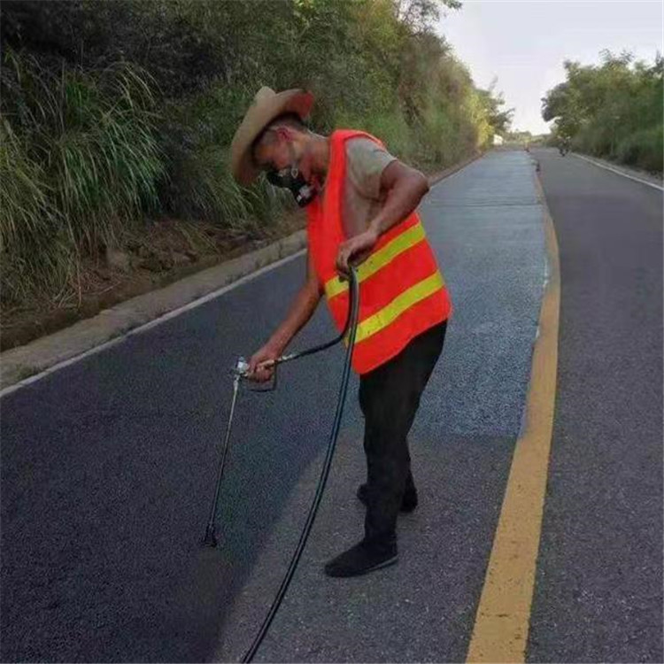 保定 彩色防滑路面的底涂是保障路面附着力